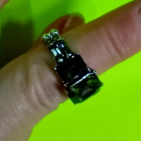 Silvertone Black stones stretch adjustable crystal ring size 8 - Picture 4 of 5